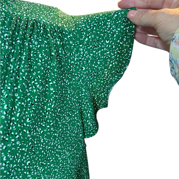 Adrianna Papell‎ Green Blouse with White Dots - Picture 4 of 9